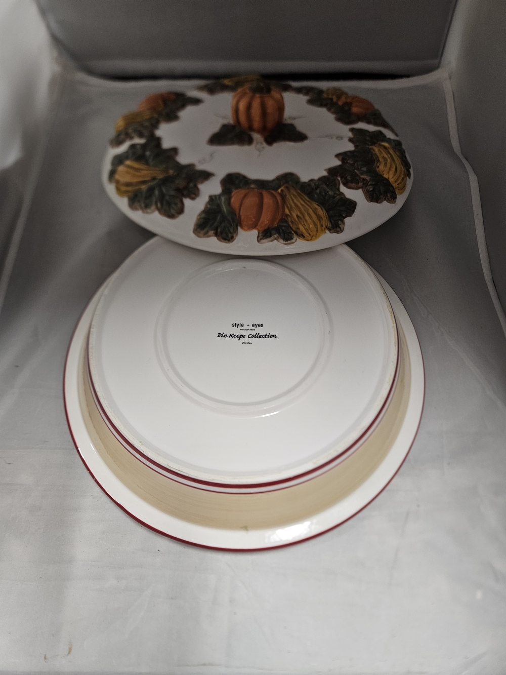 Style-Eyes by Baum Bros. ceramic pumpkin pie plate - Picture 4 of 7